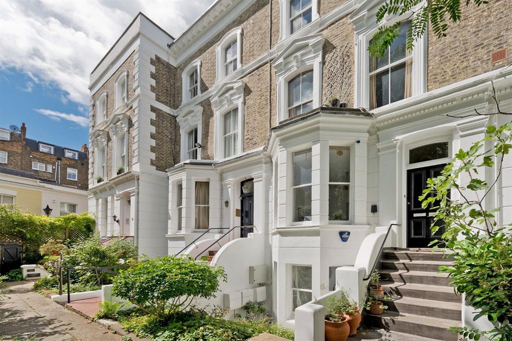 Stucco elevation at Sunningdale Gardens, Kensington